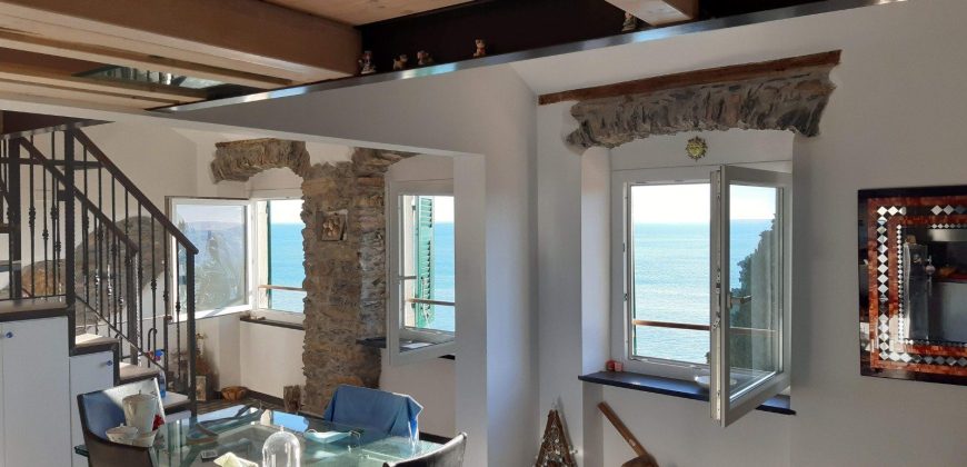 Sori splendido appartamento su due livelli affacciato sul mare