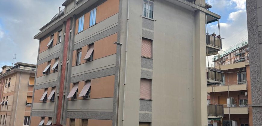 Via Ferrara ampi vani 7 balcone